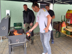 25-Grill-Jungs