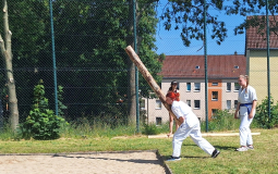 33-Baumstamm-Karate-Frauen