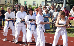 67-Tauziehen-Karate-Frauen