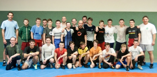 tl_files/rvt/images/Jugend/Sonstiges/120827ThieleInThalheim/3103-Trainingsgruppe_Thalheim-Leipzig_mit_Thiele_540b.jpg